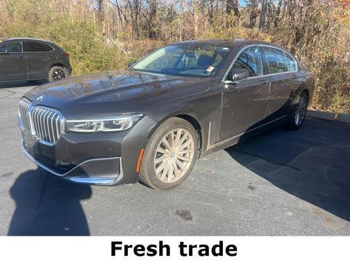 2022 BMW 740 i