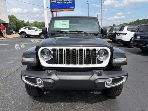 Black Clearcoat 2026 Jeep Wrangler 4-Door Sahara 4x4