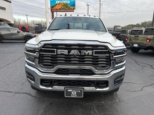 2026 RAM 3500 Tradesman Crew Cab 4x4 8' Box