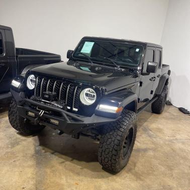 Black Clearcoat 2022 Jeep Gladiator Overland