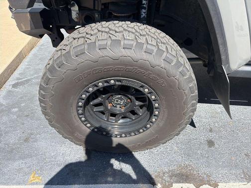Sting-Gray Clearcoat 2021 Jeep Gladiator Willys 4x4