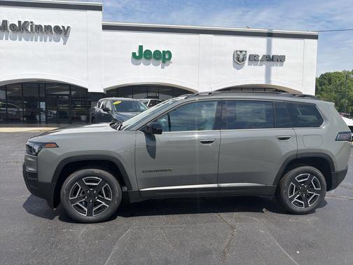 Sting-Gray Clearcoat 2026 Jeep Cherokee Laredo 4x4
