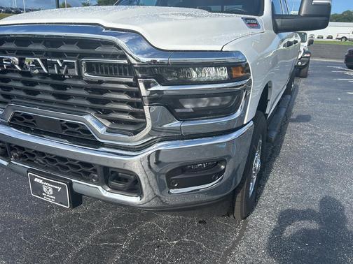 2025 RAM 2500 Tradesman Crew Cab 4x4 8' Box