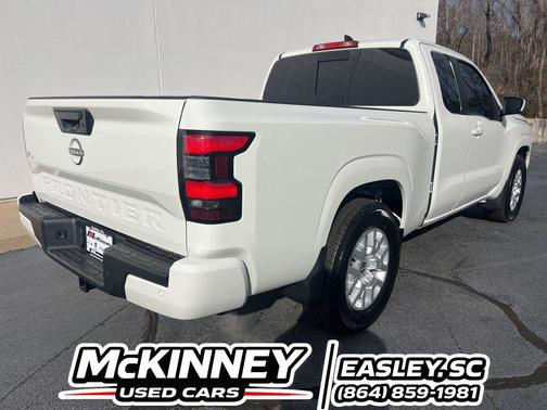 Glacier White 2024 Nissan Frontier SV