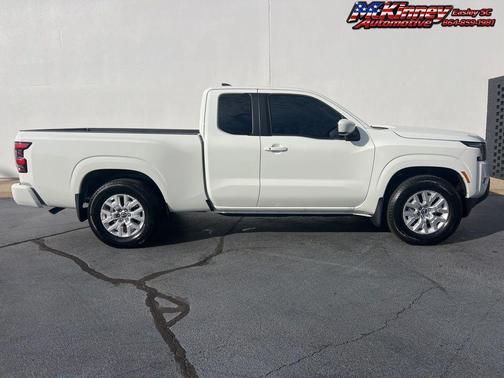 Glacier White 2024 Nissan Frontier SV