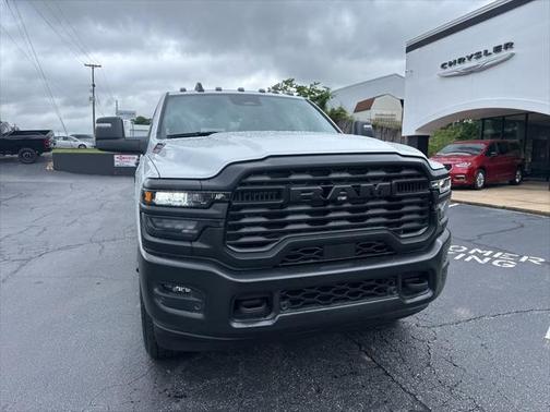 2025 RAM 3500 Tradesman Crew Cab 4x4 6'4' Box
