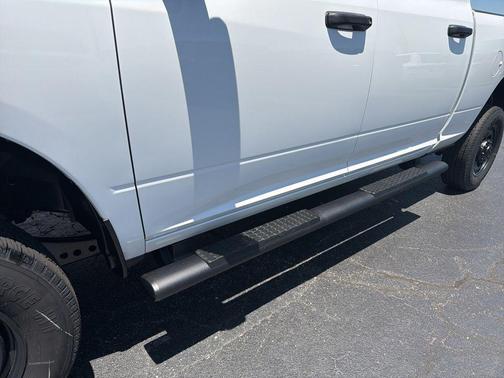 Bright White Clearcoat 2026 RAM 2500 Tradesman Crew Cab 4x4 6'4' Box