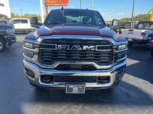 2026 RAM 2500 Tradesman Crew Cab 4x4 8' Box