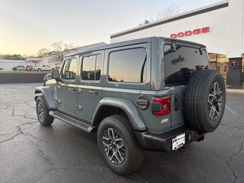 2026 Jeep Wrangler 4-Door Sahara 4x4