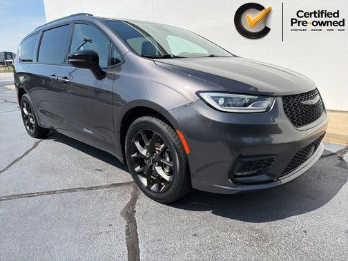 Granite Crystal Metallic Clearcoat 2023 Chrysler Pacifica Limited