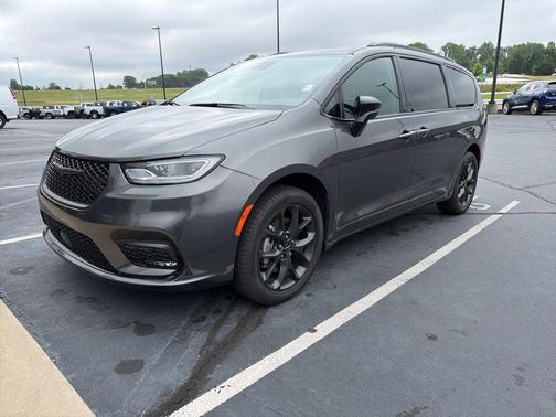 Granite Crystal Metallic Clearcoat 2023 Chrysler Pacifica Limited