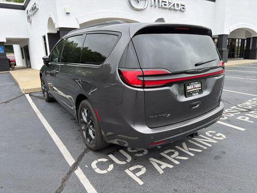 Granite Crystal Metallic Clearcoat 2023 Chrysler Pacifica Limited