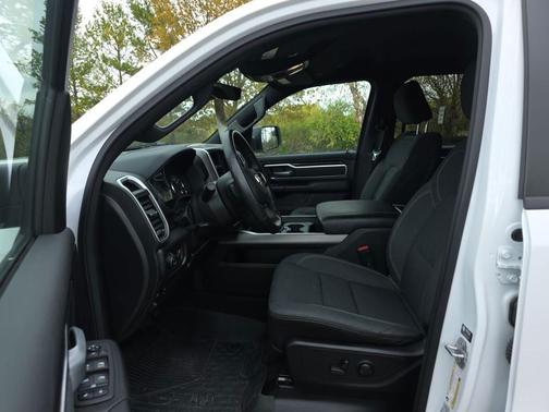 Bright White Clearcoat 2022 RAM 1500 Big Horn/Lone Star