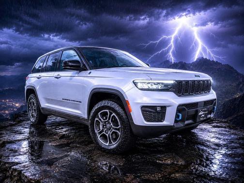 Silver Zynith 2022 Jeep Grand Cherokee 4xe Trailhawk