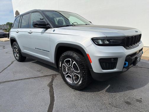 Silver Zynith 2022 Jeep Grand Cherokee 4xe Trailhawk