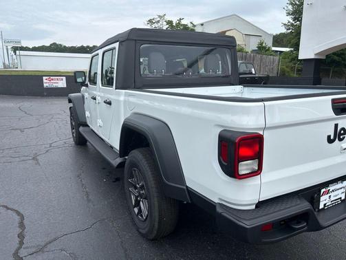 Bright White Clearcoat 2026 Jeep Gladiator Sport