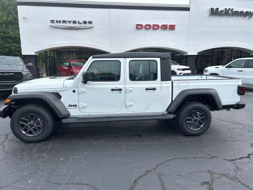 Bright White Clearcoat 2026 Jeep Gladiator Sport