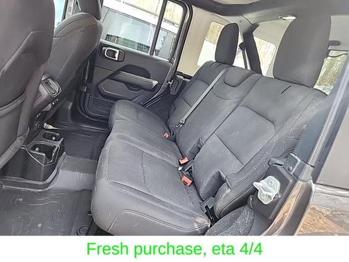 Granite Crystal Metallic Clearcoat 2023 Jeep Wrangler 4-Door Sahara 4x4