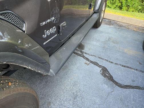 Granite Crystal Metallic Clearcoat 2023 Jeep Wrangler 4-Door Sahara 4x4