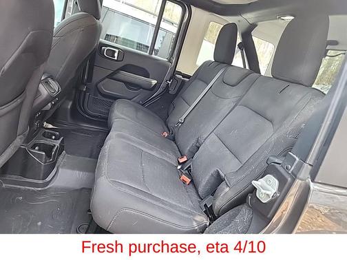 Granite Crystal Metallic Clearcoat 2023 Jeep Wrangler Sahara