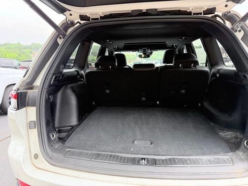 Bright White Clearcoat 2023 Jeep Grand Cherokee Altitude