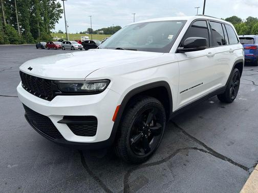 Bright White Clearcoat 2023 Jeep Grand Cherokee Altitude