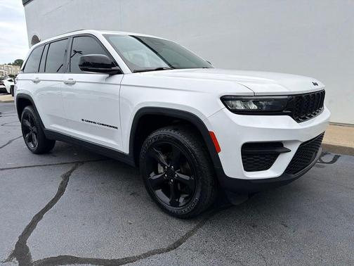 Bright White Clearcoat 2023 Jeep Grand Cherokee Altitude