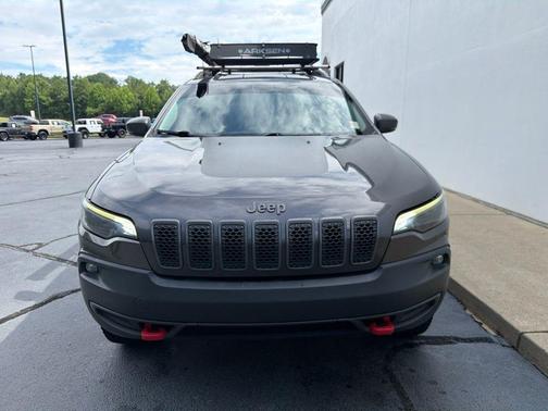 Granite Crystal Metallic Clearcoat 2020 Jeep Cherokee Trailhawk