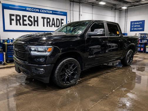 Diamond Black Crystal Pearlcoat 2023 RAM 1500 Laramie