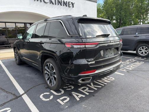 Diamond Black Crystal Pearlcoat 2022 Jeep Grand Cherokee Overland