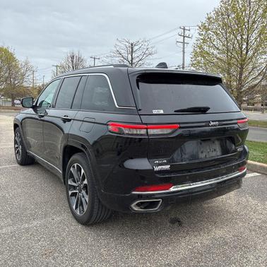 Diamond Black Crystal Pearlcoat 2022 Jeep Grand Cherokee Overland