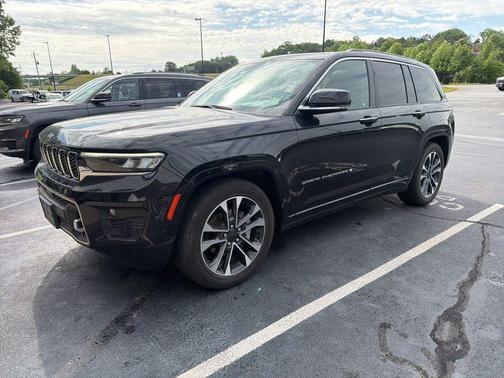 Diamond Black Crystal Pearlcoat 2022 Jeep Grand Cherokee Overland