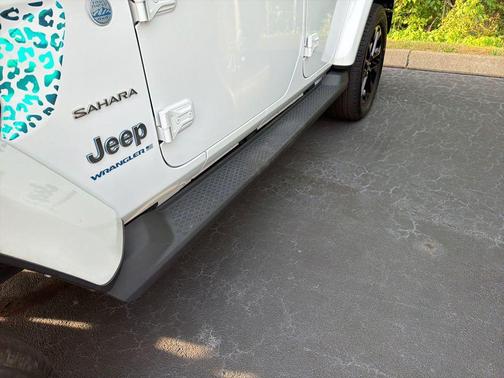 Bright White Clearcoat 2023 Jeep Wrangler 4xe Sahara