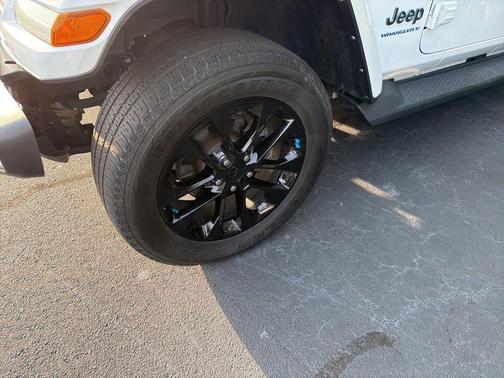 Bright White Clearcoat 2023 Jeep Wrangler 4xe Sahara