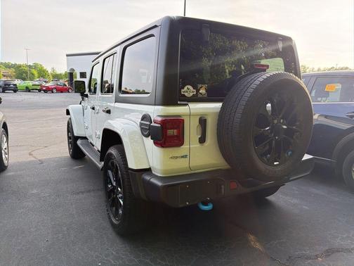 Bright White Clearcoat 2023 Jeep Wrangler 4xe Sahara