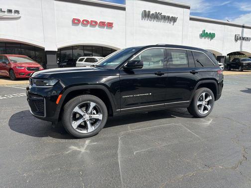 Diamond Black Crystal Pearlcoat 2026 Jeep Grand Cherokee Limited