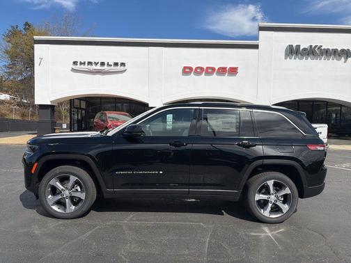 Diamond Black Crystal Pearlcoat 2026 Jeep Grand Cherokee Limited