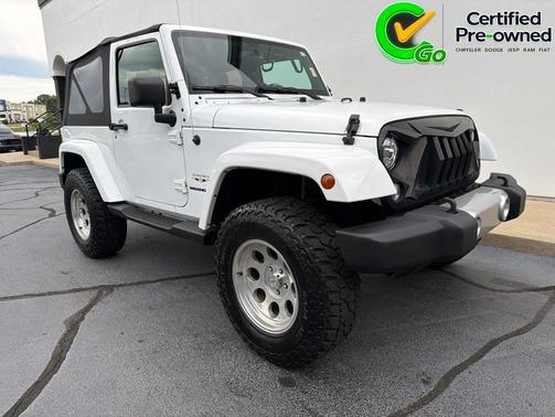 Bright White Clearcoat 2017 Jeep Wrangler Sahara