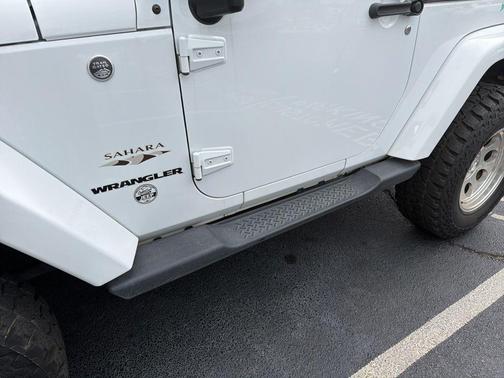 Bright White Clearcoat 2017 Jeep Wrangler Sahara