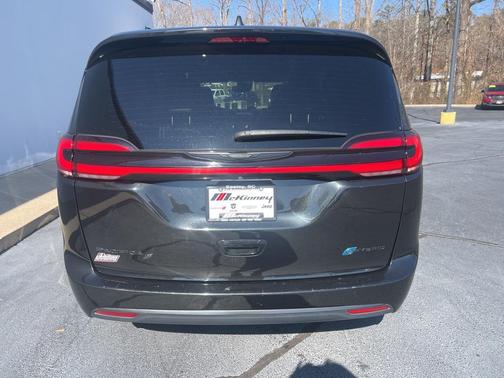 2022 Chrysler Pacifica Hybrid Touring L