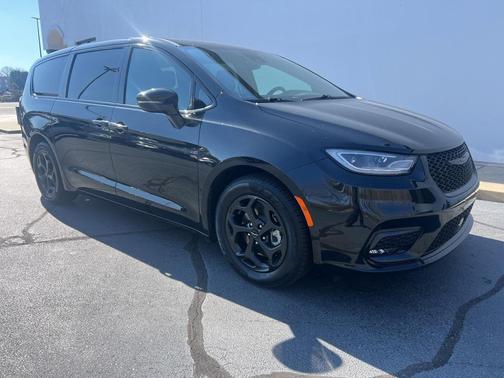 2022 Chrysler Pacifica Hybrid Touring L