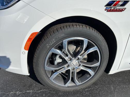 Bright White Clearcoat 2026 Chrysler Pacifica L