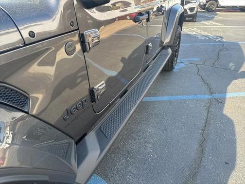 2025 Jeep Gladiator Nighthawk