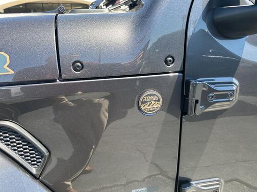 Granite Crystal Metallic Clearcoat 2026 Jeep Gladiator 85th Anniversary Edition
