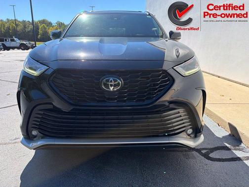 Midnight Black Metallic 2022 Toyota Highlander XSE