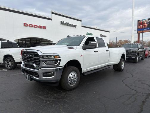 2026 RAM 3500 Tradesman Crew Cab 4x4 8' Box