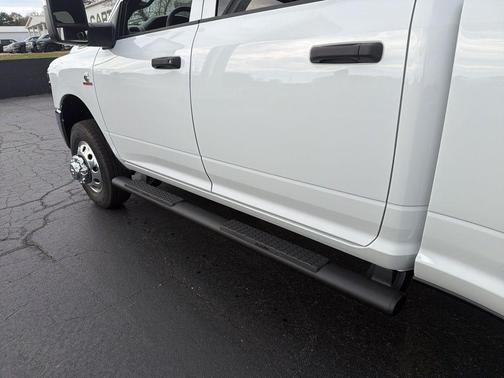 2026 RAM 3500 Tradesman Crew Cab 4x4 8' Box