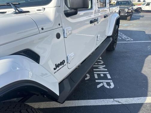 2025 Jeep Gladiator Nighthawk