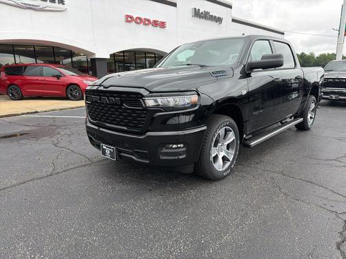 Diamond Black Crystal Pearlcoat 2026 RAM 1500 Express