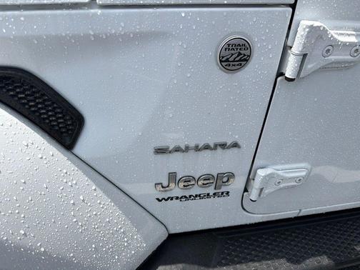 Bright White Clearcoat 2022 Jeep Wrangler Unlimited Sahara